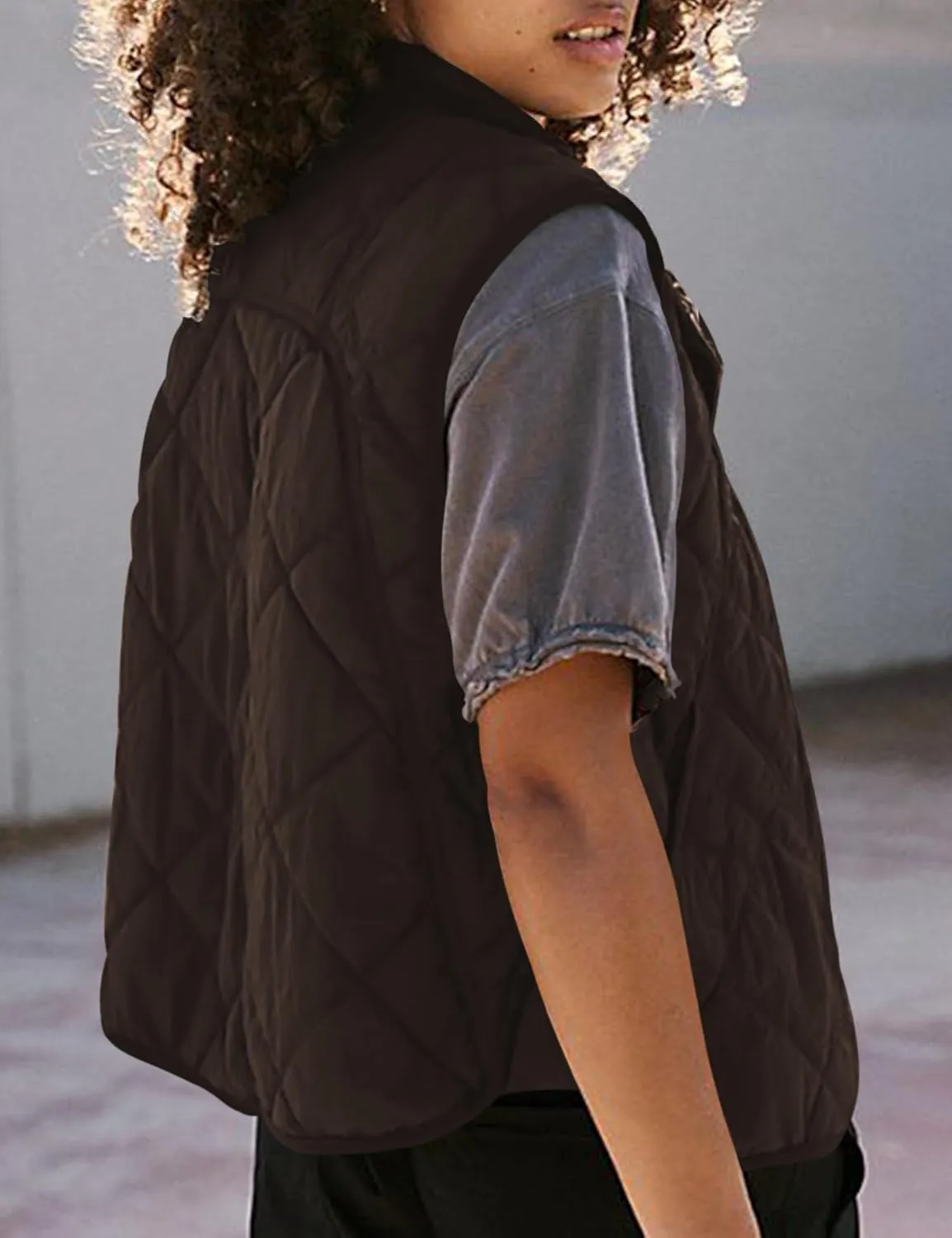 Womens Quilted Vest Cropped Puffer Vest Outerwear Stand Collar Button Down Padded Oversized Gilet with Pockets