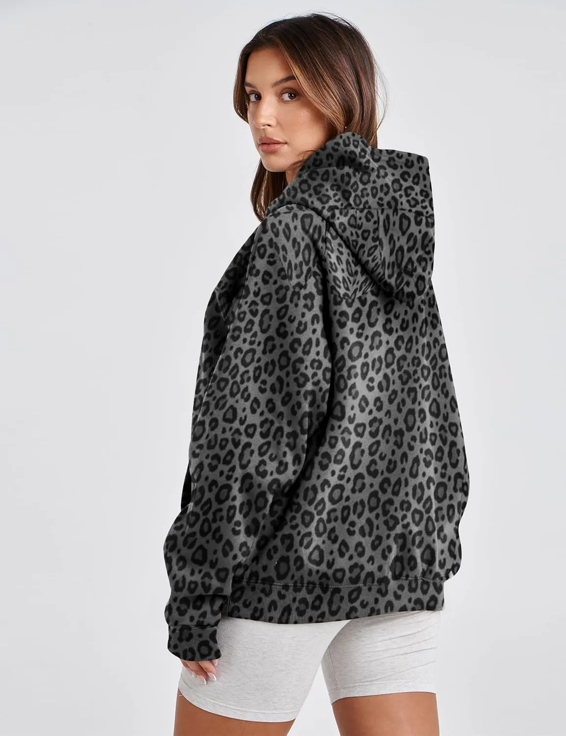 Ythomm Womens Cheetah Print Hoodie Oversized Leopard Graphic Fleece Hooded Sweatshirts Long Sleeve Pullover Tops With Pocket